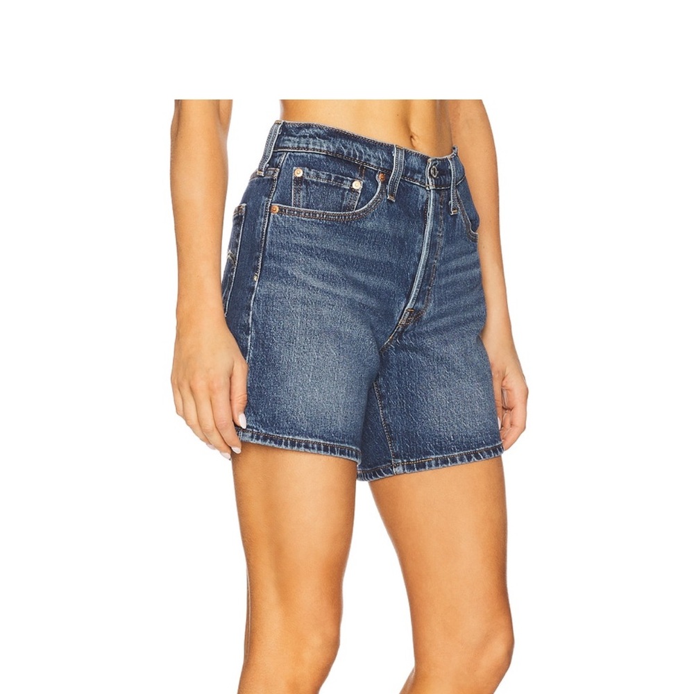 Levi’s 501 mid-thigh shorts